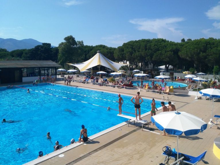 la piscina